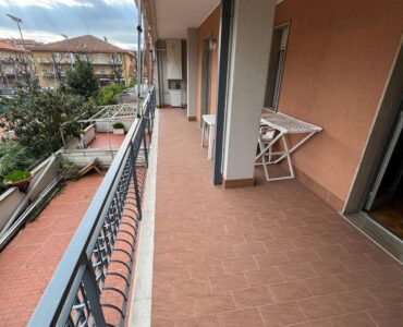 ALBENGA VIA BOLOGNA TRILOCALE ARREDATO AMPIA TERRAZZA € 165.000
