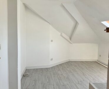 ALBENGA VIA PATRIOTI LOCALE USO UFFICIO € 50.000